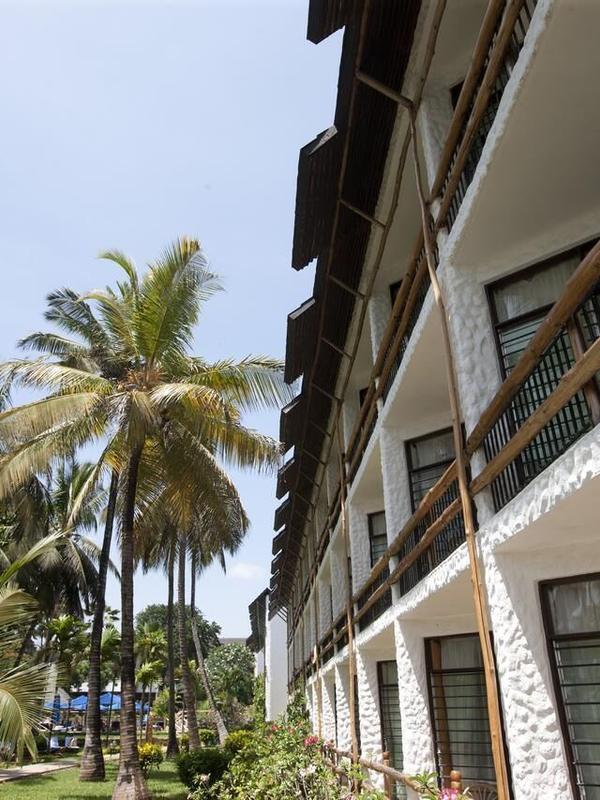 Travellers Beach Hotel & Club