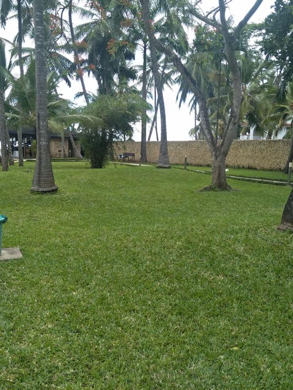 Travellers Beach Hotel & Club