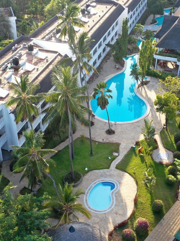 Travellers Beach Hotel & Club