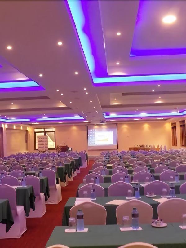 Travellers Beach Hotel & Club