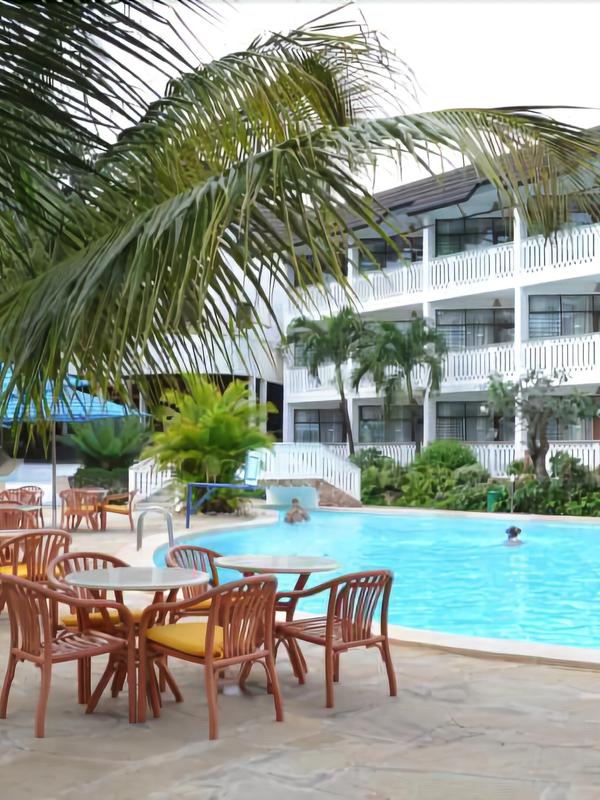 Travellers Beach Hotel & Club