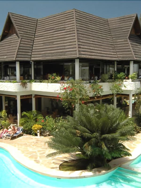 Travellers Beach Hotel & Club