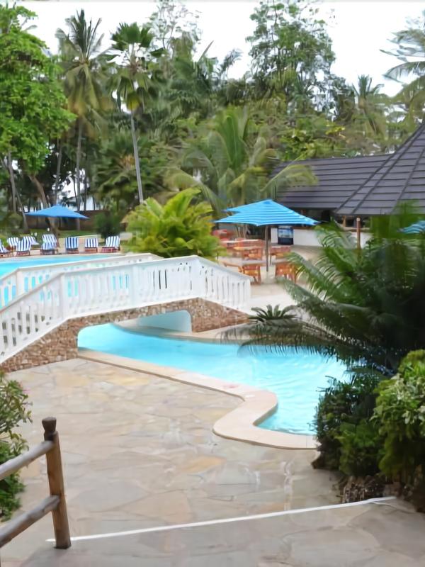 Travellers Beach Hotel & Club