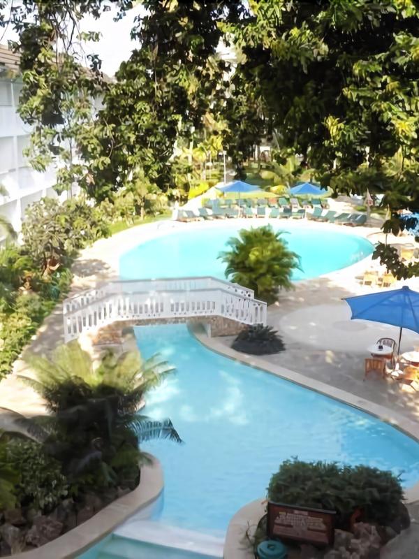 Travellers Beach Hotel & Club