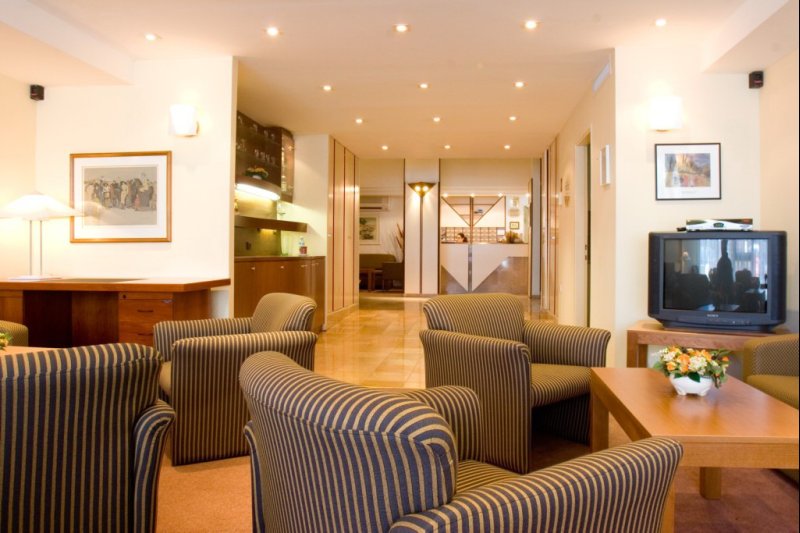 Best Western Regency Suites