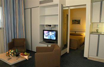 Best Western Regency Suites