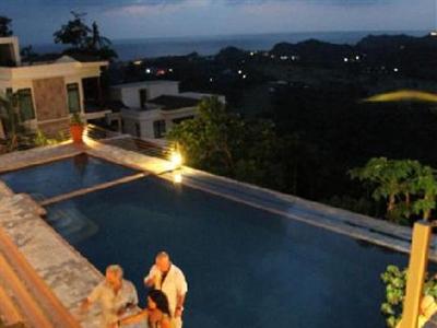 Tanawin Resort & Luxury Apartments