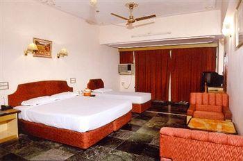 Chandra Inn