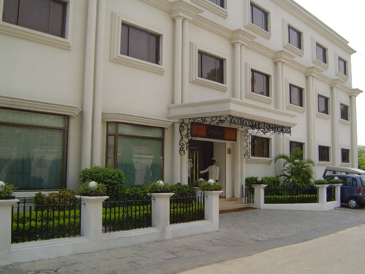 La Place Sarovar Portico