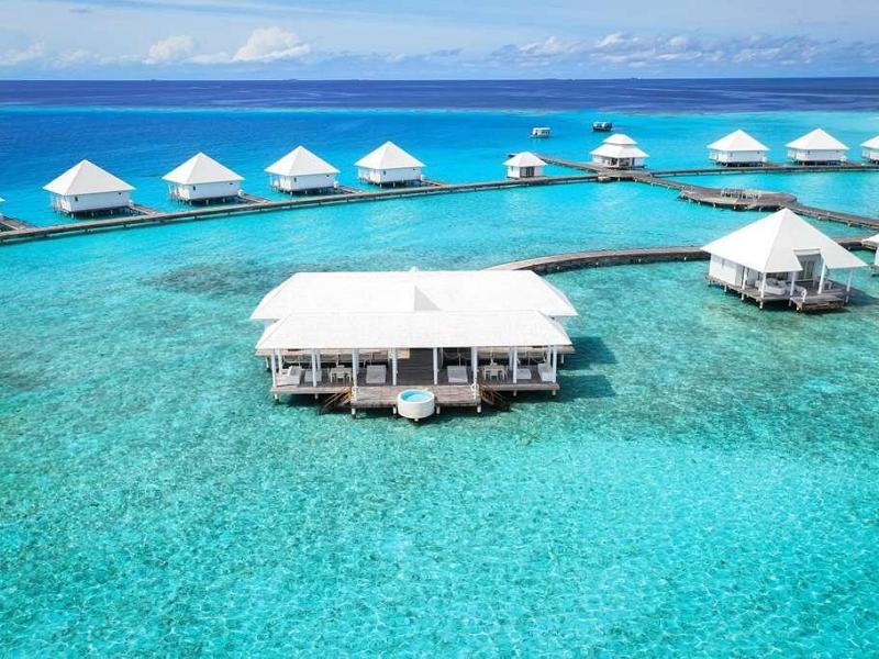 Diamonds Athuruga Island