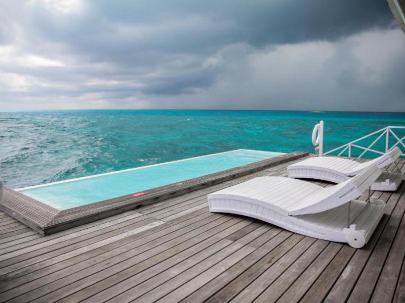 Diamonds Thudufushi Island