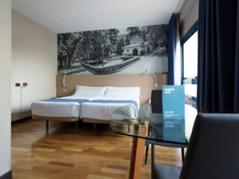 Campus Aparthotel