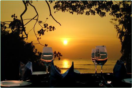 Old Lighthouse Bristow Hotel