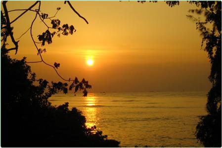 Old Lighthouse Bristow Hotel