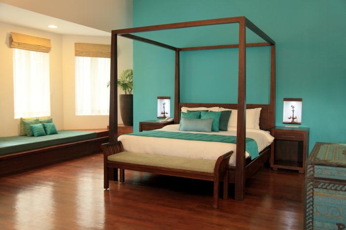 Old Lighthouse Bristow Hotel