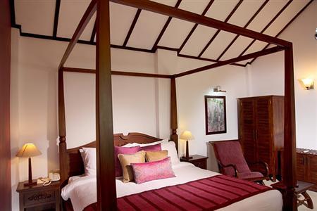 Old Lighthouse Bristow Hotel