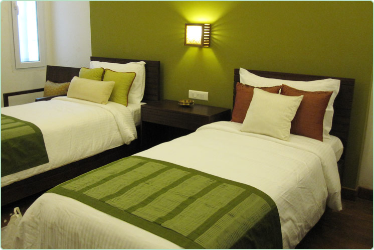 Old Lighthouse Bristow Hotel