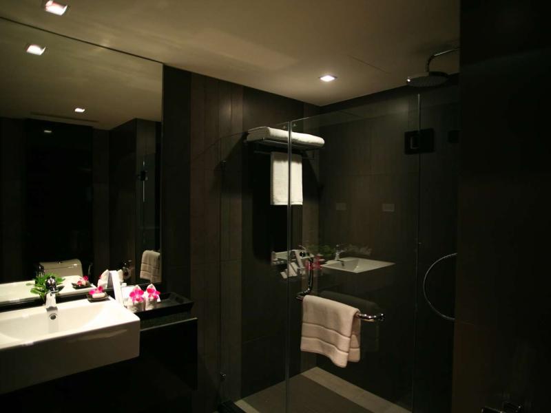 Golden Tulip Mandison Suites