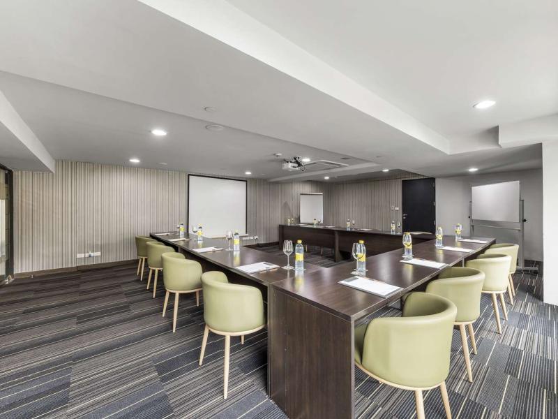 Golden Tulip Mandison Suites