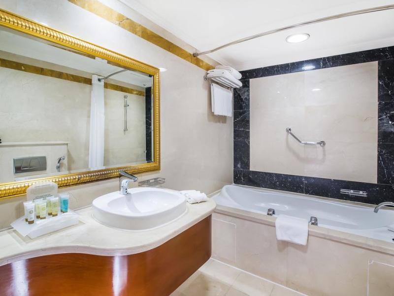 Sunday Hotel Holiday International Dubai