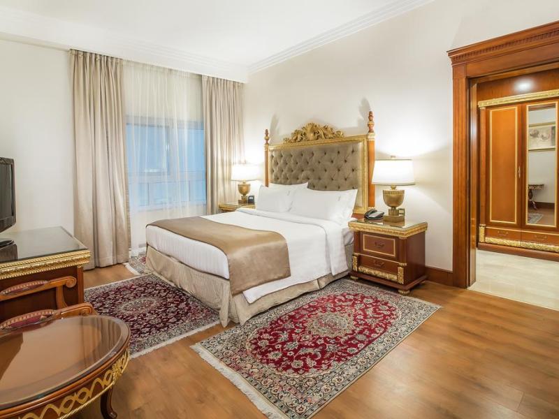 Sunday Hotel Holiday International Dubai