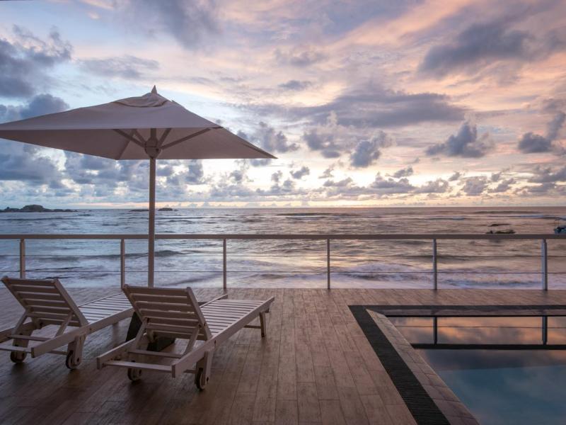 Coral Rock by Bansei