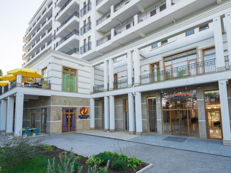 Riviera Sunrise Resort & Spa