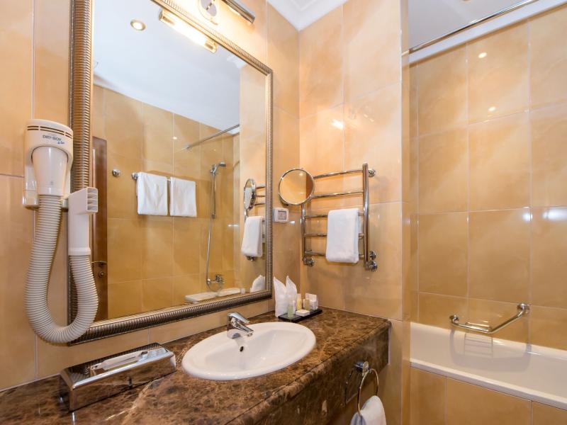 Riviera Sunrise Resort & Spa