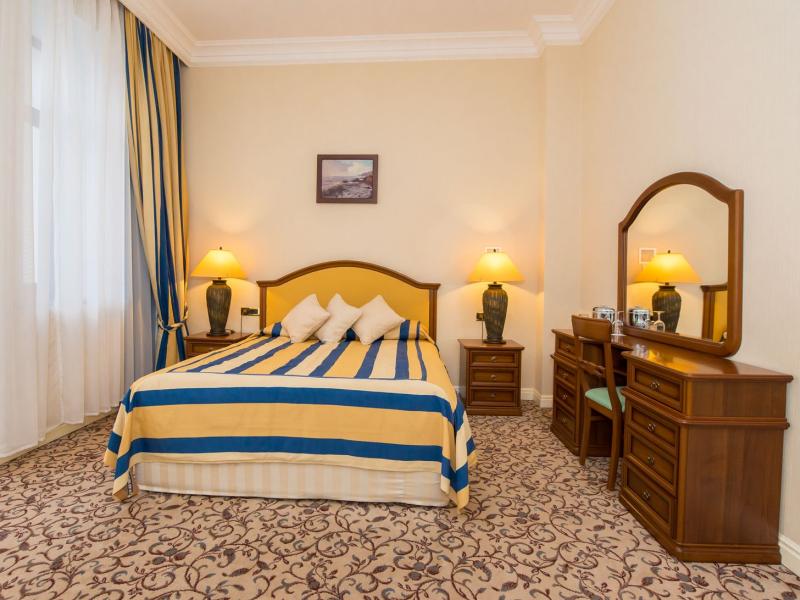 Riviera Sunrise Resort & Spa