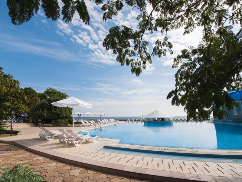 Riviera Sunrise Resort & Spa