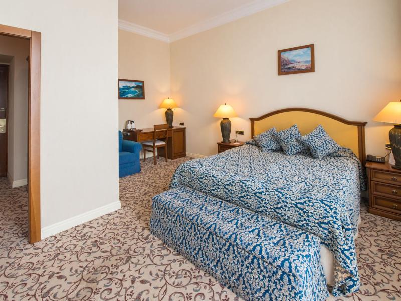 Riviera Sunrise Resort & Spa