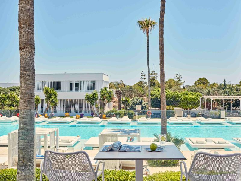 So White Club Resort