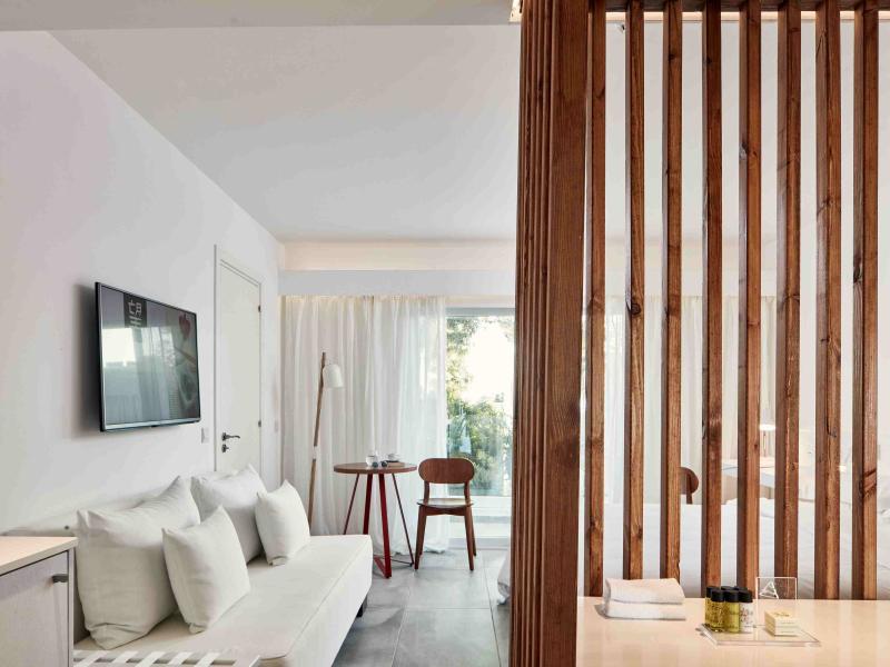 So White Club Resort