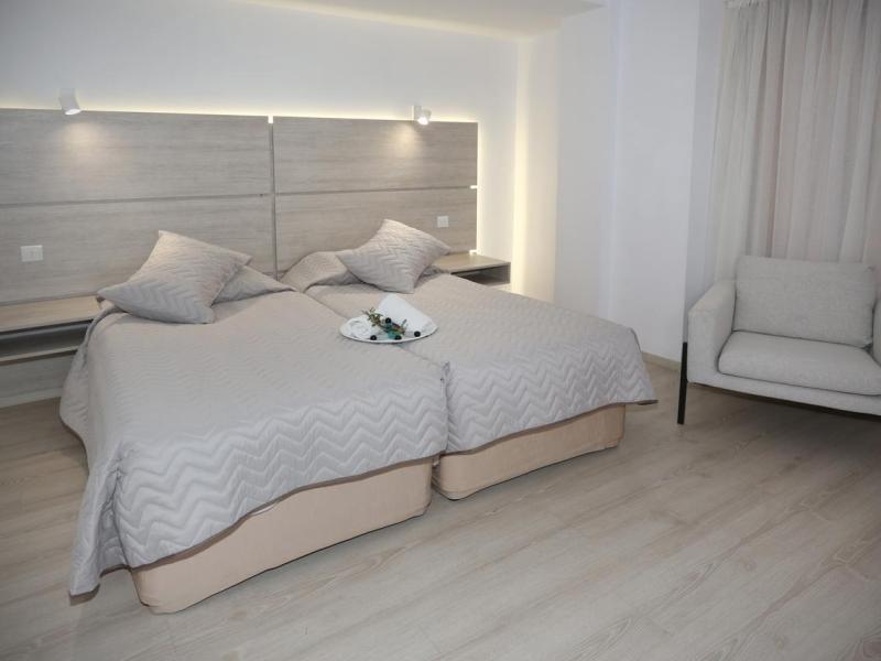 Pier Beach Hotel Apartments