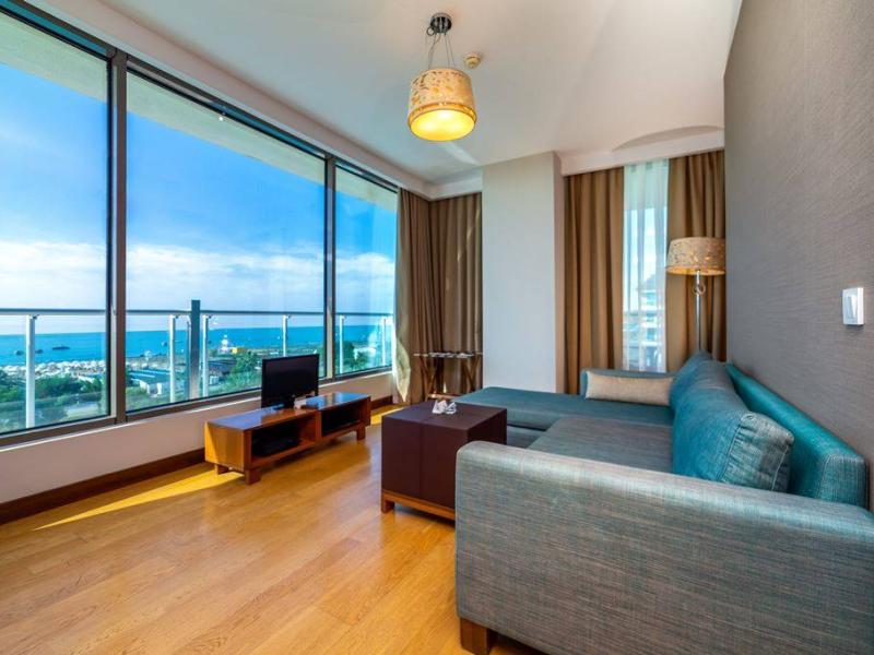 Commodore Elite Suites & Spa