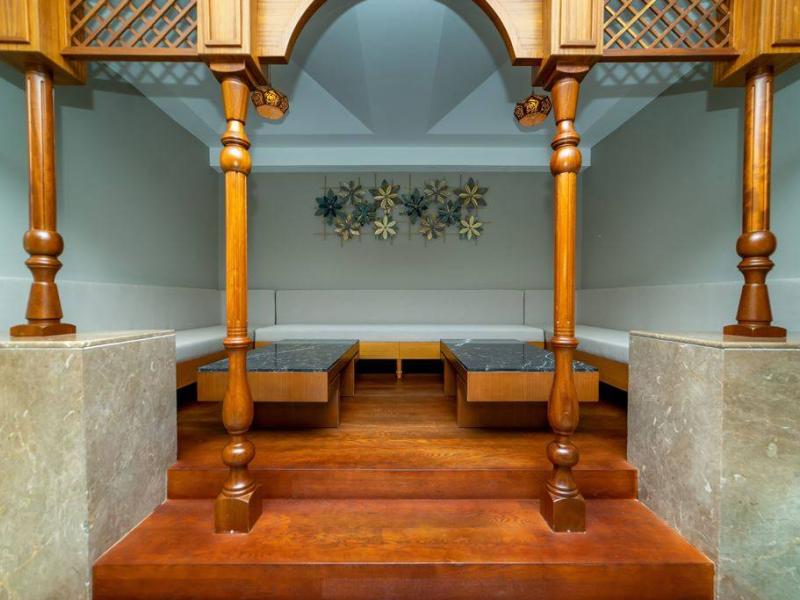 Commodore Elite Suites & Spa