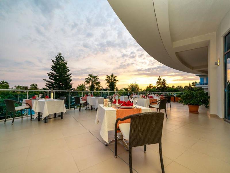 Commodore Elite Suites & Spa