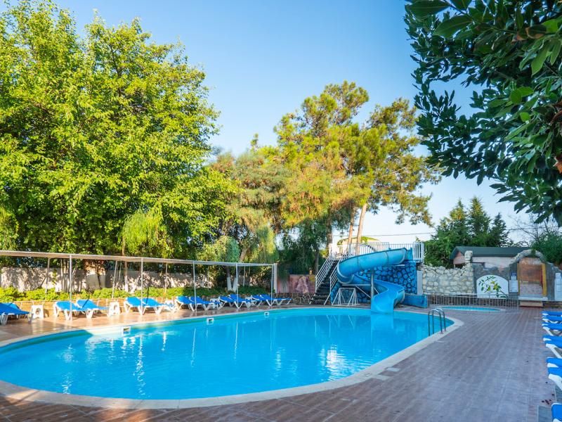 Aperion Beach Hotel