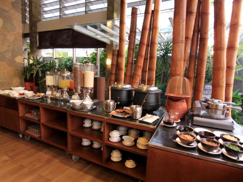 Grand Ixora Kuta Resort