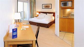 Residhome Appart Hotel Paris-Massy 