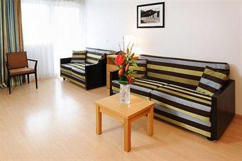 Residhome Appart Hotel Paris-Massy 