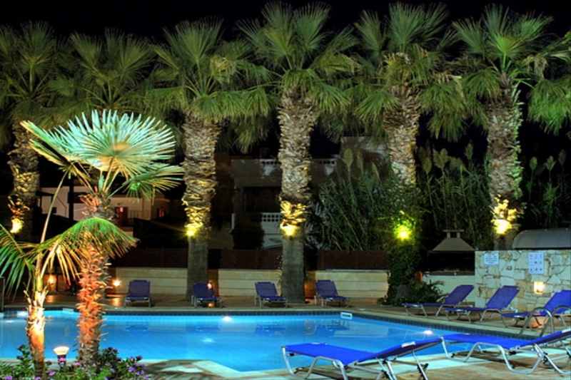 Latania Studios & Apartments