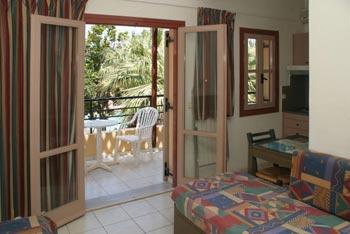 Latania Studios & Apartments