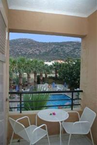 Latania Studios & Apartments