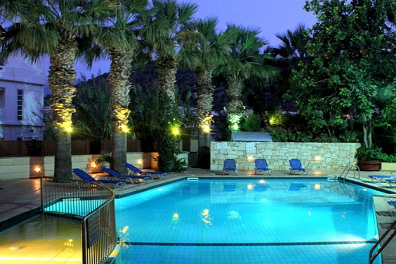 Latania Studios & Apartments