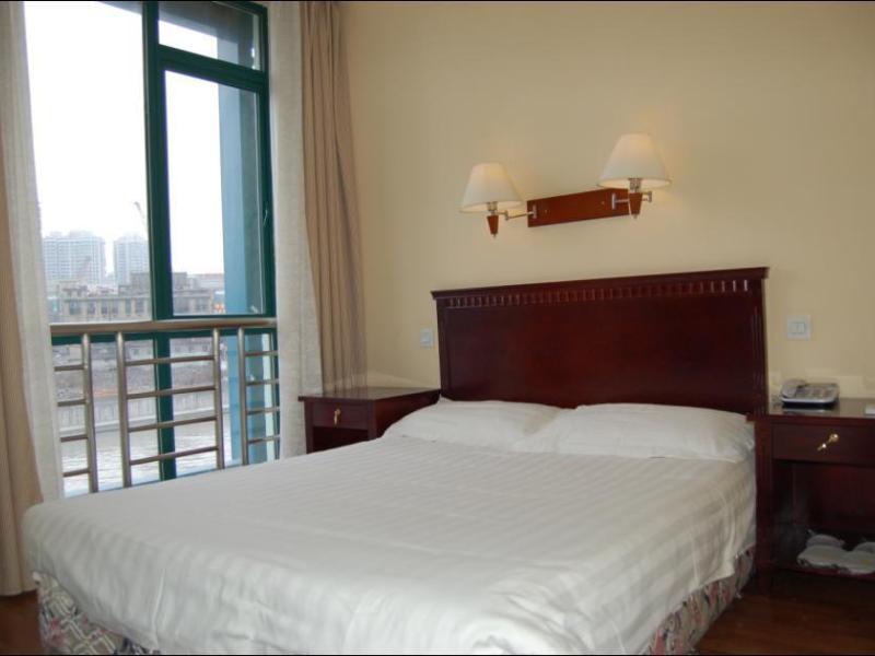 Lakeside Holiday Inn Shanghai