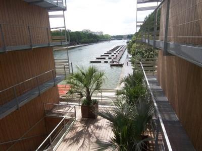 Holiday Inn Express Paris Canal De La Villette