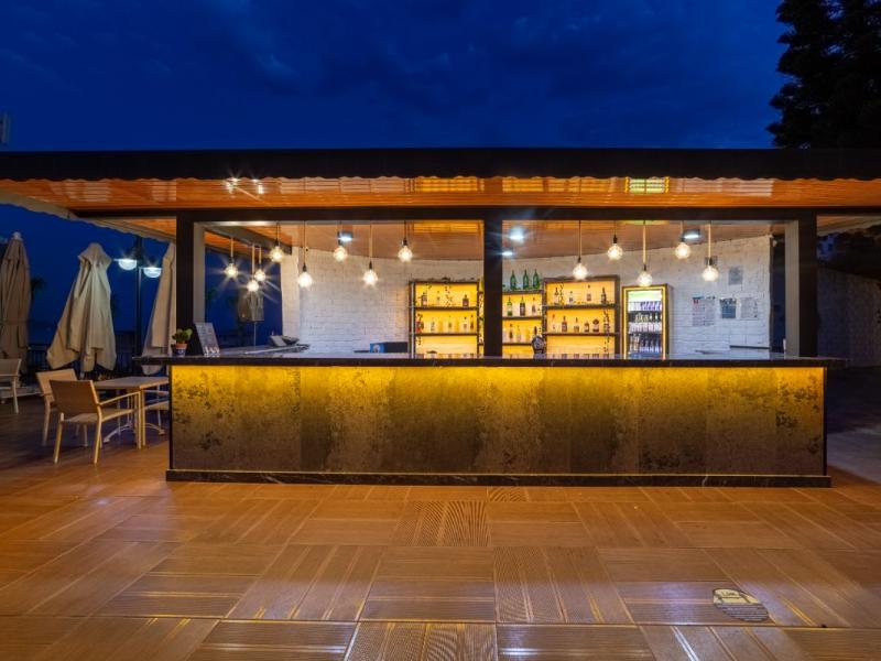 llusion Beach Club Hotel