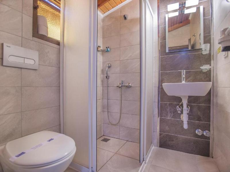 llusion Beach Club Hotel