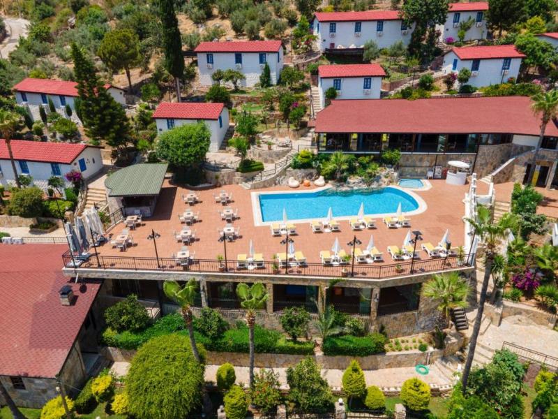 llusion Beach Club Hotel